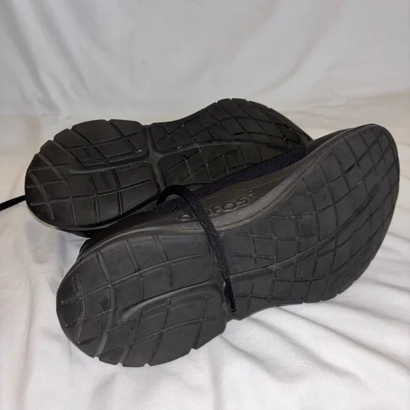 OOFOS Black Comfort Shoes - Picture 6 of 9